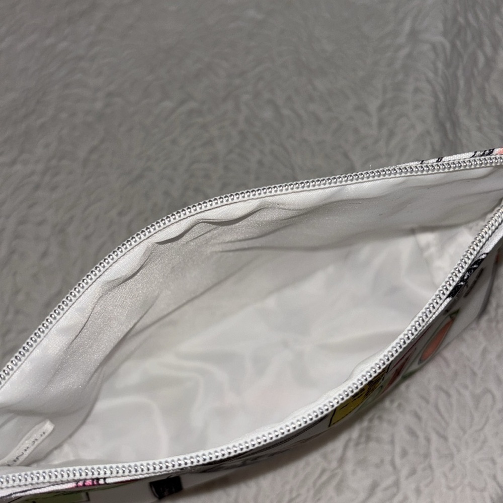 Clinique Cosmetic Bag NWOT - Picture 4 of 6